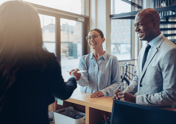 LMNP : Bail commercial ou services à la carte : Comment choisir selon votre stratégie d'investissement ?